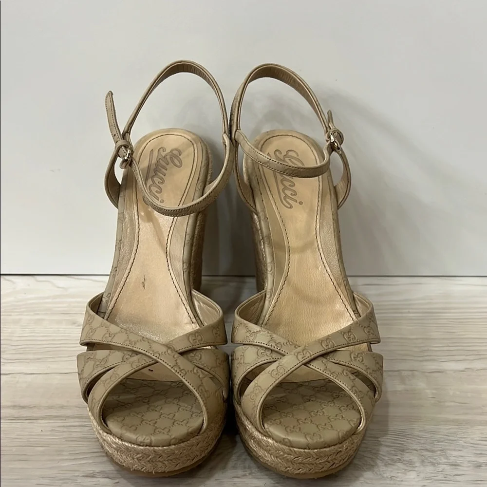 Gucci Tan Wedges with Elegant Design - Picture 1 of 7